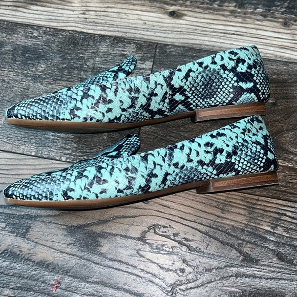 Gianni Bini Snake Print Flats - Picture 5 of 7